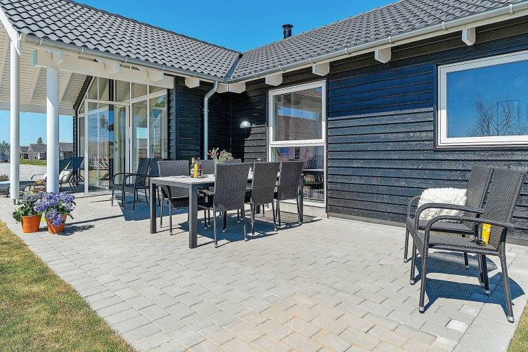 Vacation home with BBQ, terrace & sauna — photo 2