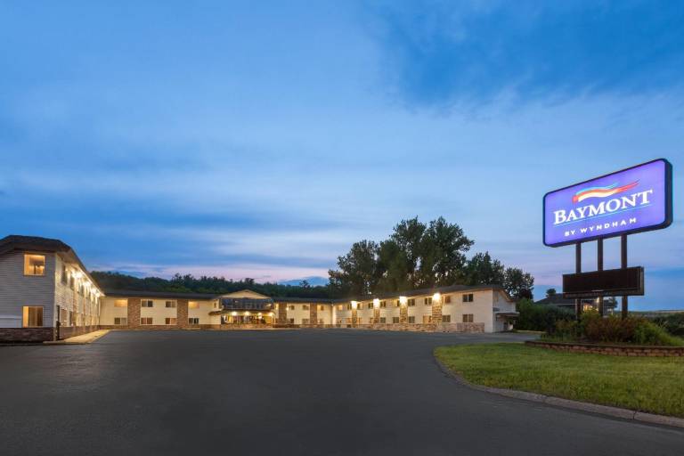 Baymont by Wyndham Iron Mountain — photo 2