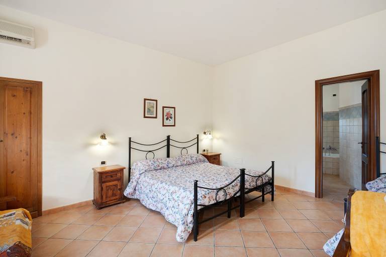 Room 'Capri Con Vista Monti E Cortile' with Shared Terrace, Shared Garden and Wi-Fi — photo 4