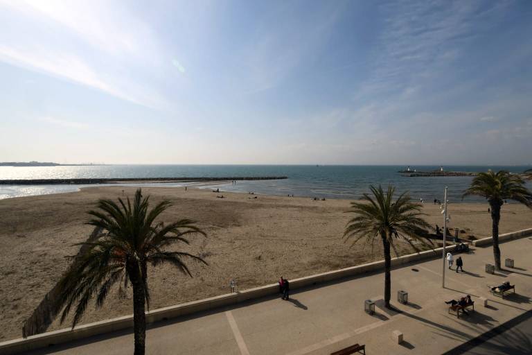 Apartment with terrace | Beach view — photo 2
