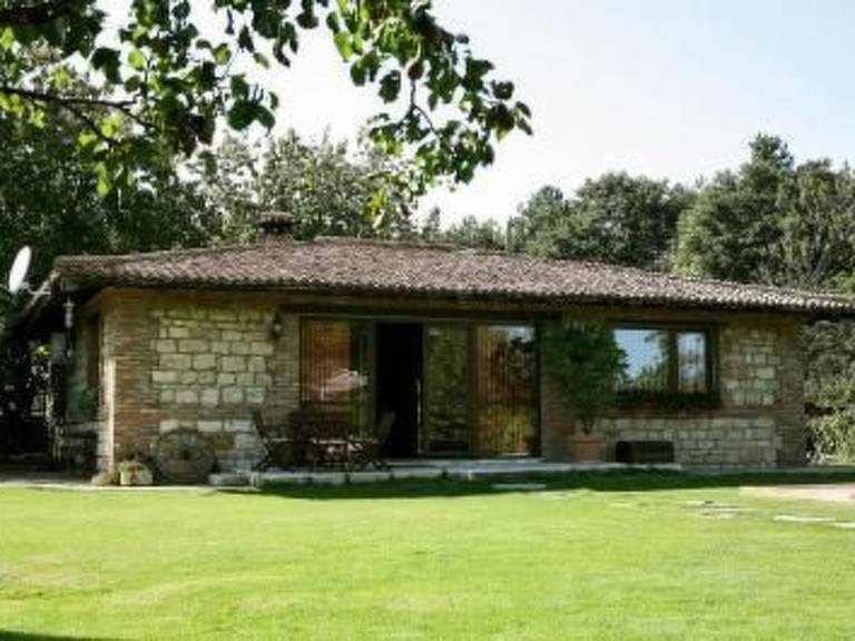 Fully equipped house with barbecue, garden & private pool | Pets are welcome — photo 2