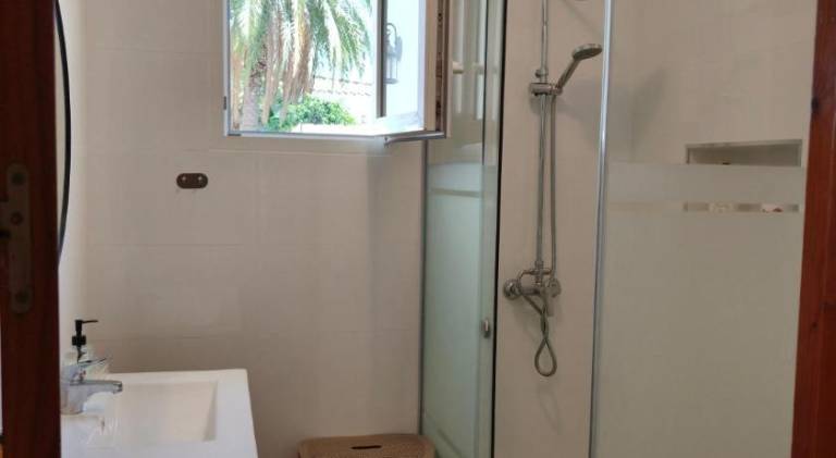 House with pool — photo 2