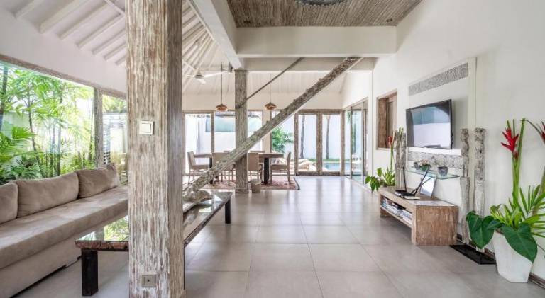 Villa with hot tub, patio & private pool | Good for workation — photo 2
