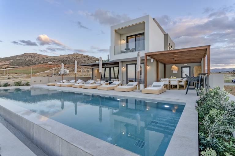 Villa with barbeque, terrace & garden — photo 4