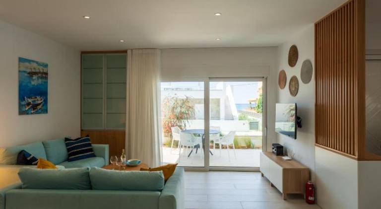 Apartment with pool — photo 2
