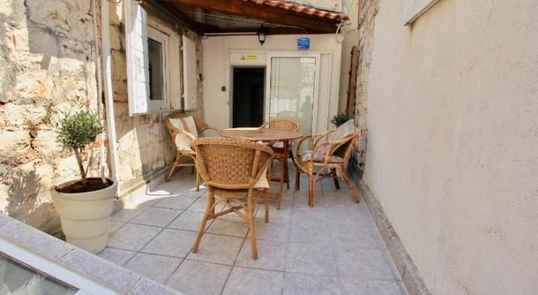 House with terrace — photo 4