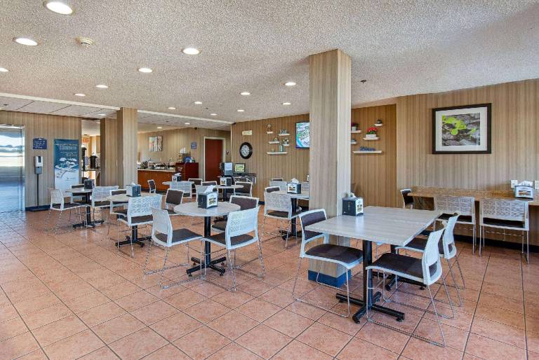 Microtel Inn & Suites by Wyndham Dry Ridge — photo 4