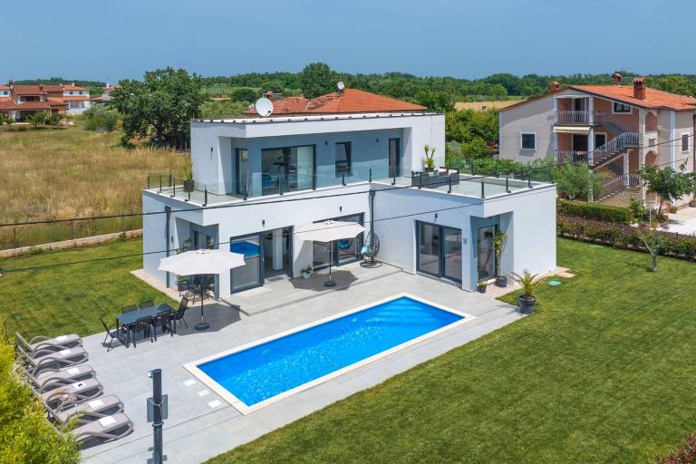 Fully equipped villa with grill, patio & pool | Pets are welcome — photo 2