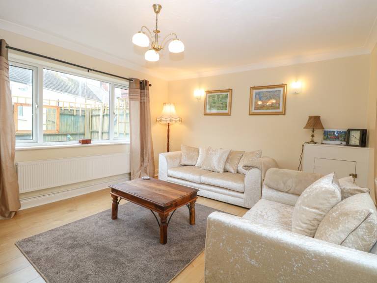 Cottage with garden | Beach view — photo 4
