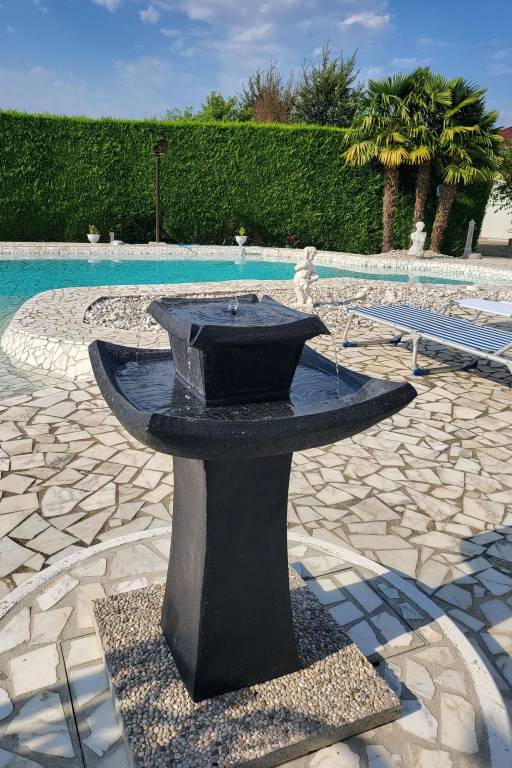 Holiday apartment with yard, BBQ & pool — photo 3
