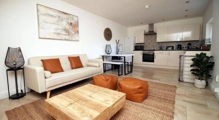 Rustic Retreat Opposite Stadium in Cardiff