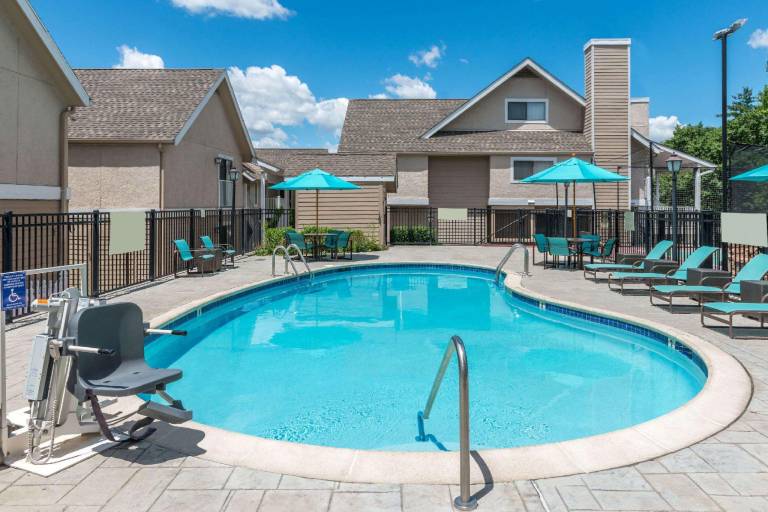 Value Suites Extended Stay - St. Louis Westport Plaza — photo 3