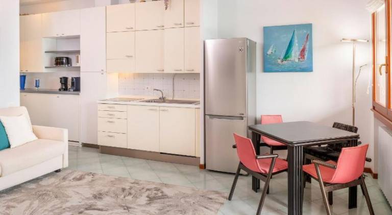 Apartment with jacuzzi & pool — photo 2