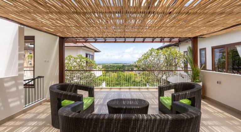 Villa with terrace, yard & jacuzzi — photo 5