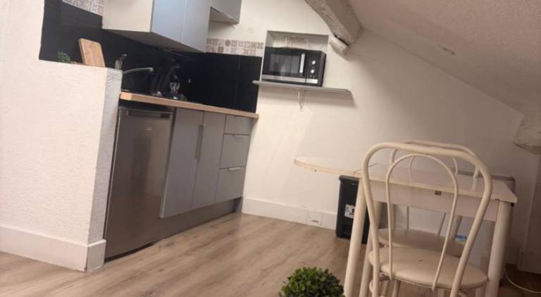 Rental apartment with 1 room for 2 persons in Bourg-les-Valence