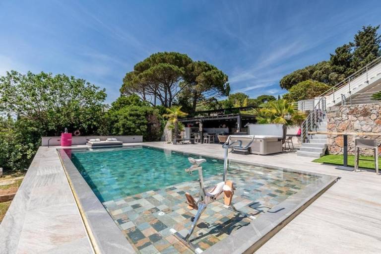 Villa with jacuzzi, private pool & terrace | Pool view — photo 2