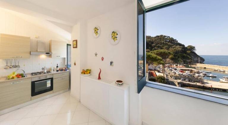 Holiday apartment with hot tub — photo 3