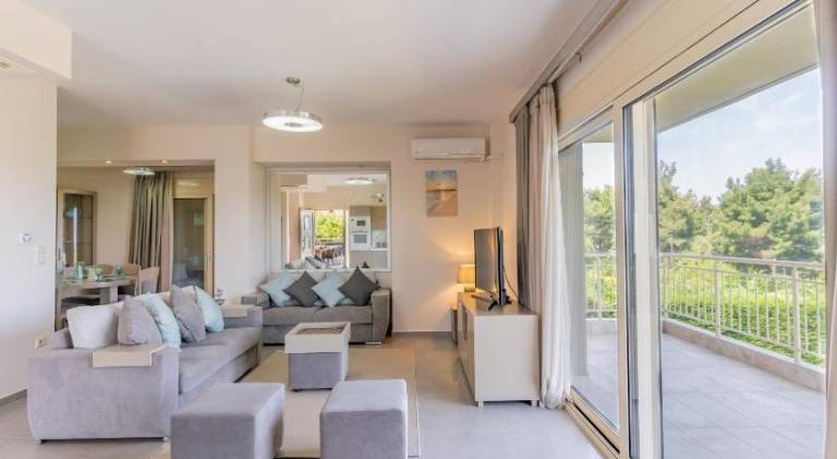 Villa with barbeque & yard | Pets are welcome — photo 2