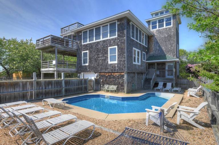 Tar Valier 1775 ft from the beach Dog Friendly, Private Pool, Hot Tub Duck in Duck, NC