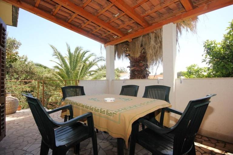 Wonderful rental apartment with yard, BBQ & patio | Garden view | Beach nearby | Pet-friendly — photo 5