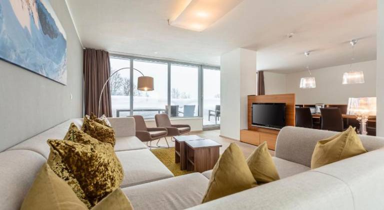 Serviced apartment with pool, terrace & yard | Dogs allowed — photo 2