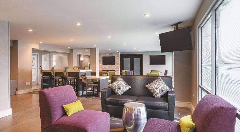 La Quinta Inn & Suites by Wyndham Austin Round Rock — photo 2