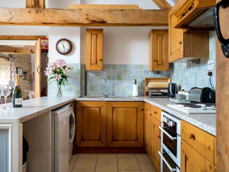 Cottage with garden — photo 4