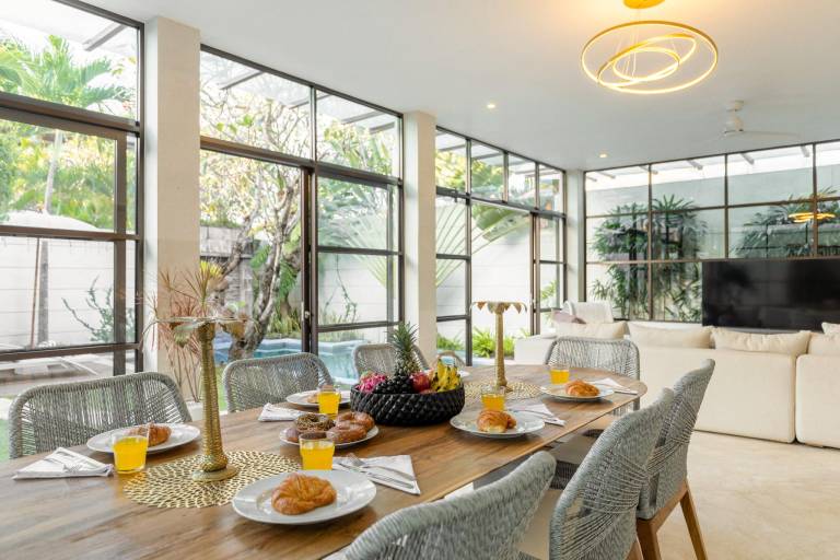 Child-friendly villa with grill, patio & yard | Beach nearby | Dogs allowed — photo 3