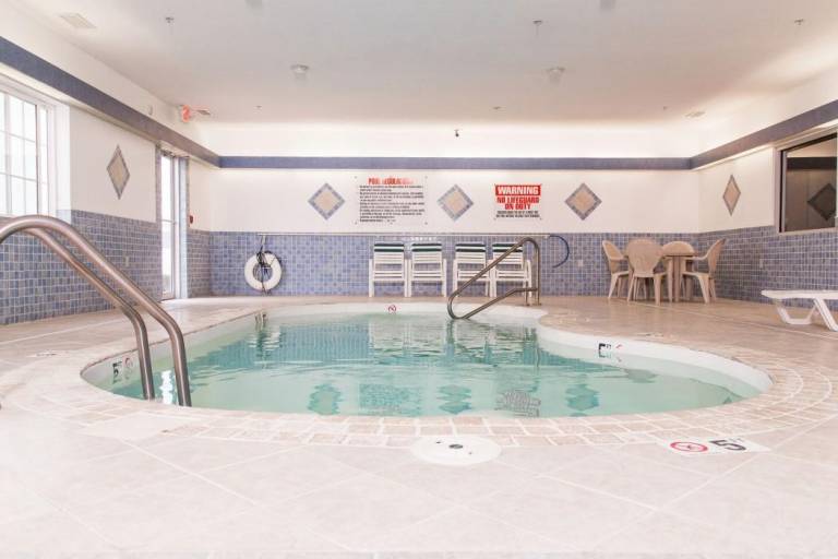 BridgePointe Inn & Suites by BPhotels, Lincoln I-80 & 27th St — photo 2