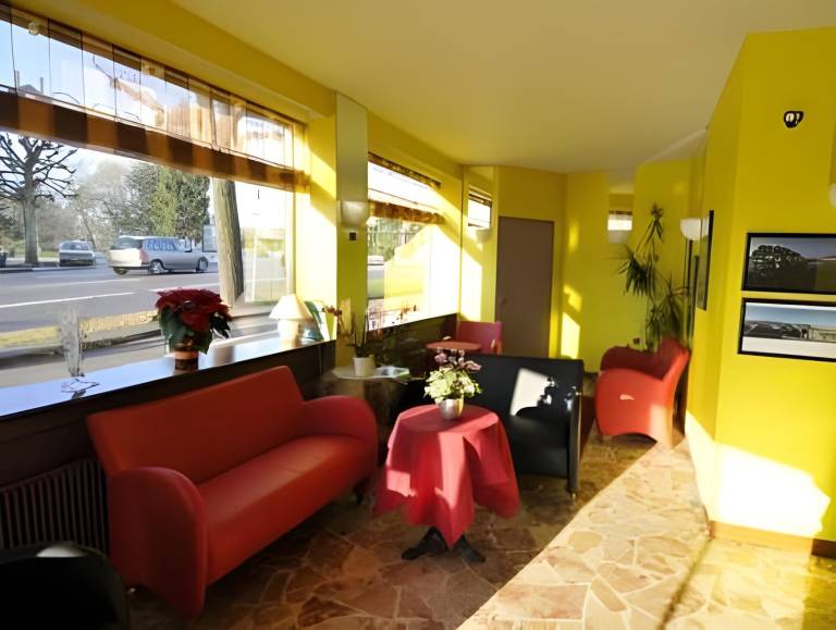 Contact Hotel Foch — photo 4