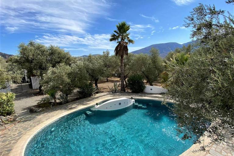 Fully equipped beautiful house with private pool, yard & patio | Nature view | Pets allowed — photo 2