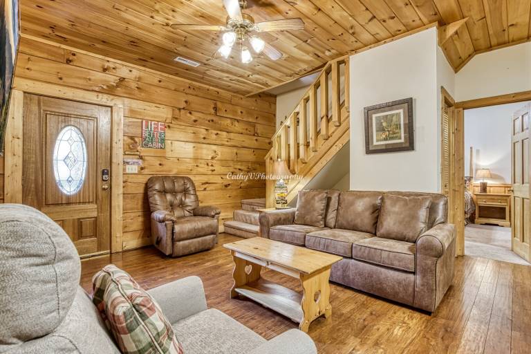 Family-friendly charming cabin with private pool | Pets allowed — photo 4