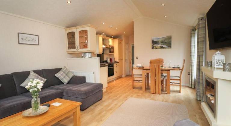 Lodge with garden, patio & pool | Suitable for remote work — photo 2