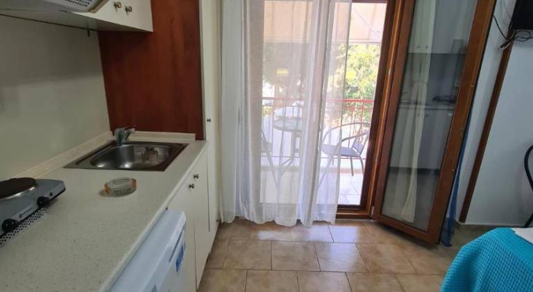 Serviced apartment with patio, garden & grill — photo 5