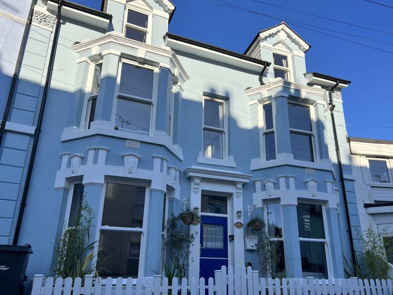 Cottage with yard | Beach view in Paignton