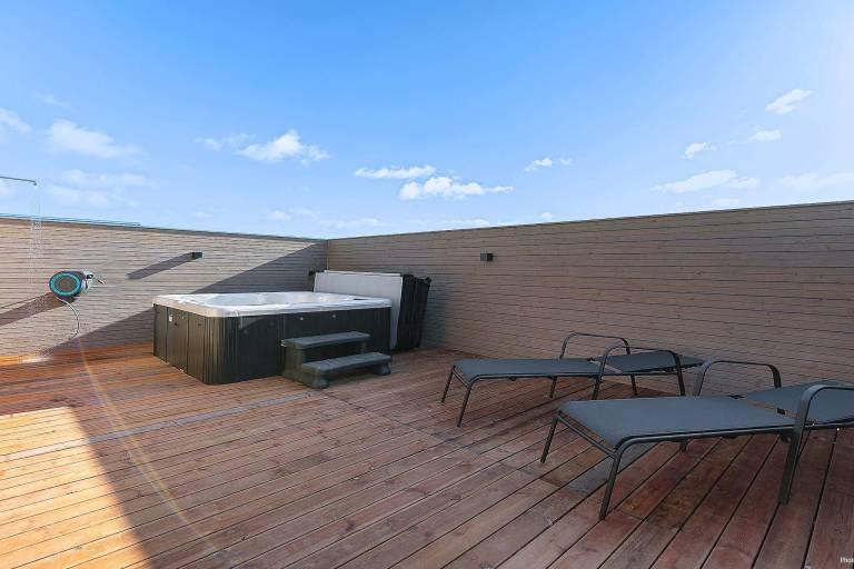 Vacation home with sauna & pool — photo 3