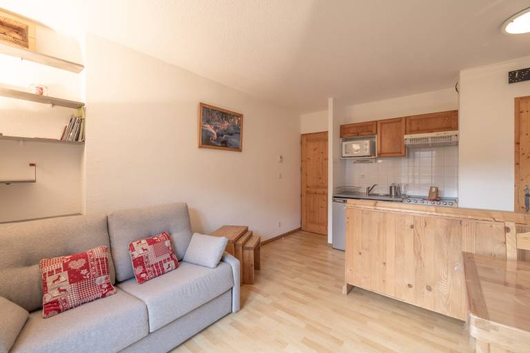 Fully equipped charming studio with private pool, yard & patio | Garden view | Pets are welcome — photo 5