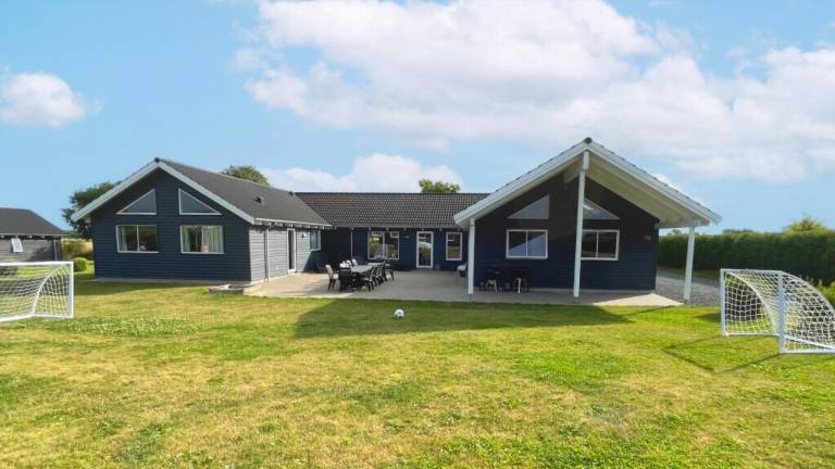 Child-friendly vacation home with yard, private pool & sauna | Dogs allowed — photo 2
