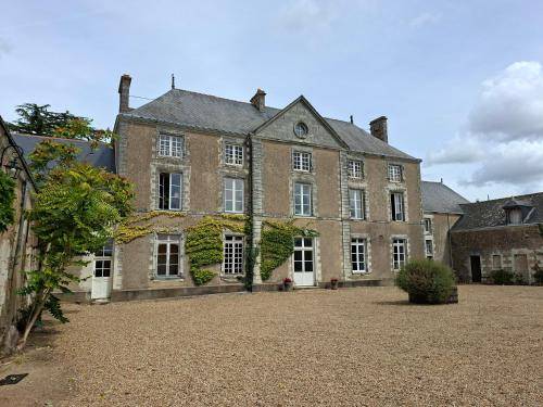 Chateau de la GENAISERIE - Chambres d'hotes in Cholet