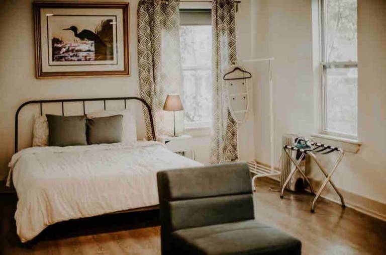 The Blue Heron elegant urban studio in city center