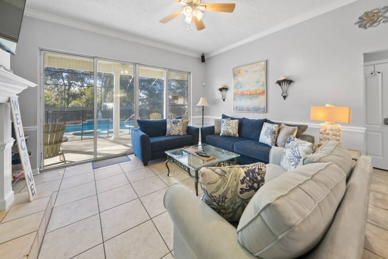 House with barbecue, private pool & yard — photo 4