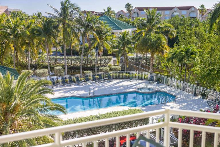 Tortuga Suite Sparkling Pool Hot Tub — photo 2