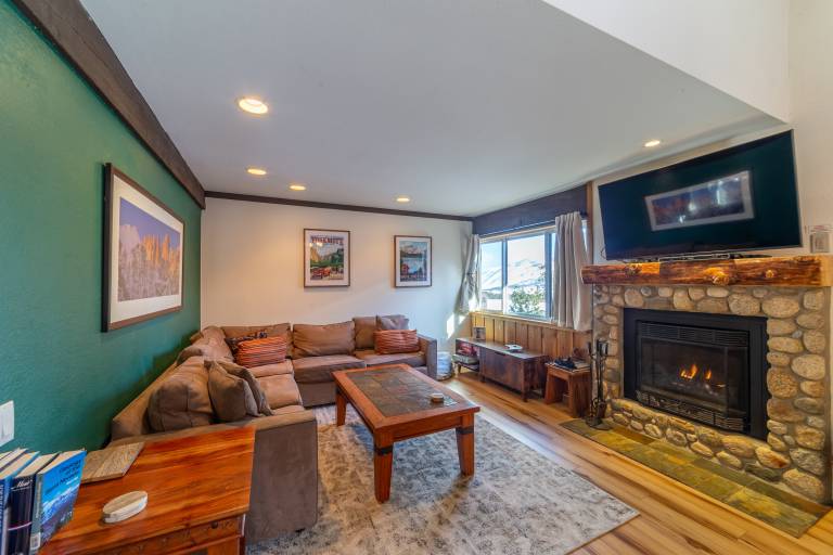 Condo with sauna, terrace & heated pool | Mountain view — photo 2