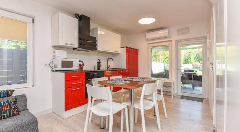 Charming rental apartment with grill, terrace & yard | Next to the beach | Suitable for remote work | Pet-friendly — photo 3