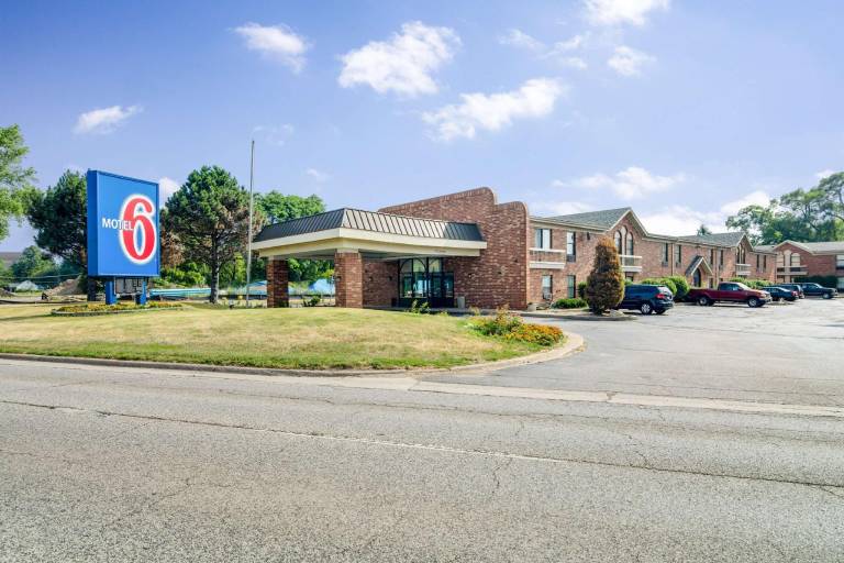 Motel 6 Waukegan, IL in Waukegan, IL