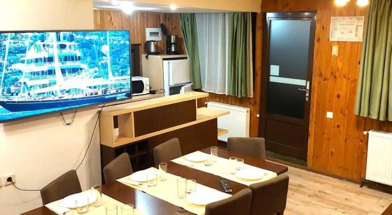 Serviced apartment with patio, garden & grill — photo 4