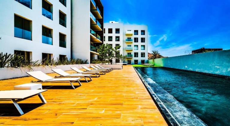 Apartment with jacuzzi & pool — photo 2