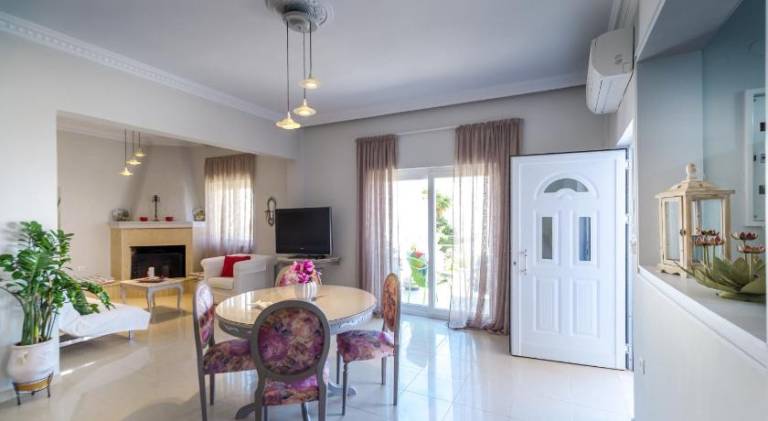 House with pool, terrace & grill | Close to the beach | Perfect for remote work | Pets are welcome — photo 3