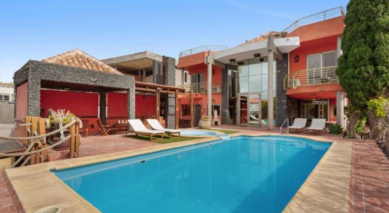 Vacation home with pool in Adeje