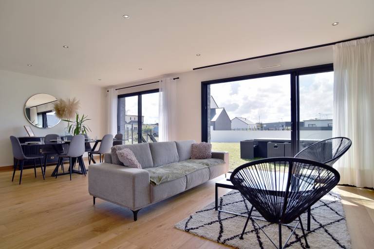 Family-friendly charming vacation home with barbeque & yard | Pets allowed — photo 4